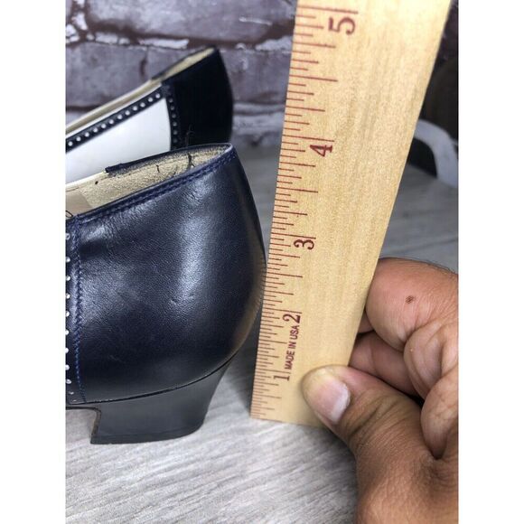 Salvatore Ferragamo Navy & White Cap Toe VTG Pumps Heels Women’s Sz 5B US/35.5EU - Picture 9 of 16
